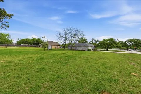 100 Hyline Dr, Cleburne, TX 76031