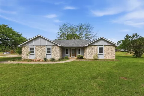 100 Hyline Dr, Cleburne, TX 76031