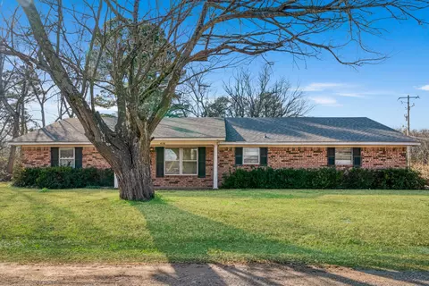 410 S Bois Darc St, Blossom, TX 75416