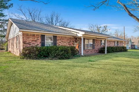 410 S Bois Darc St, Blossom, TX 75416