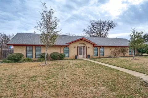 206 Edgewood Dr, Highland Village, TX 75077
