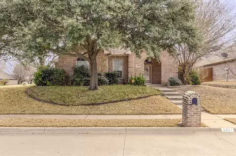 5201 La Bandera Trl, Benbrook, TX 76126