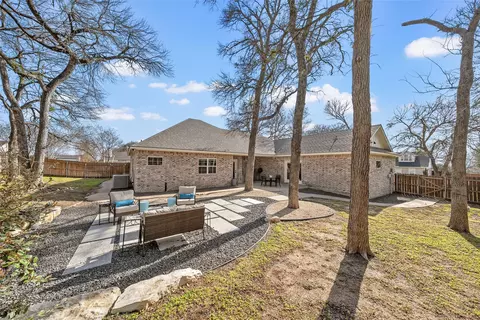 117 Lost Oaks Dr, Waco, TX 76705