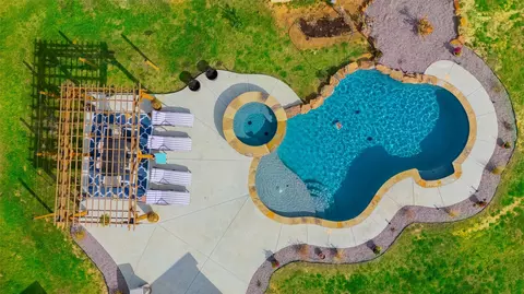 289 Blackjack Rd, Valley View, TX 76272