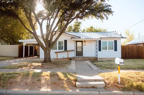 304 S Main St, Loraine, TX 79532
