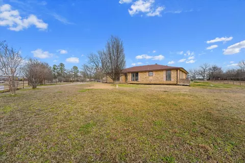 Exterior - 4633 Fm 36 N, Celeste, TX 75423 photo 4 of 8