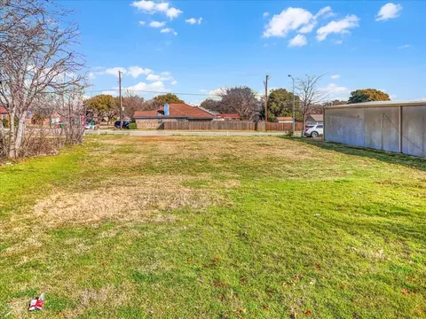 4320 Glenview Dr, Haltom City, TX 76117