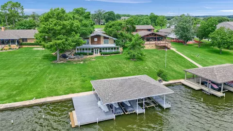 105 Cheyenne Dr, Lake Kiowa, TX 76240
