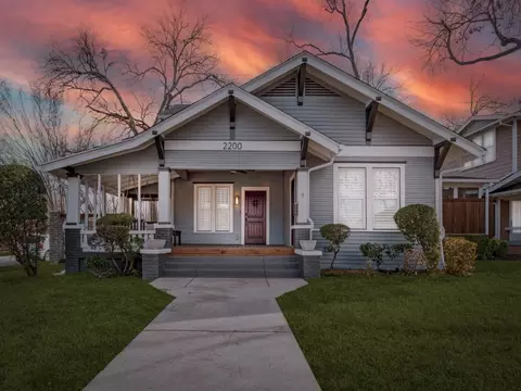 2200 W 10th St, Dallas, TX 75208