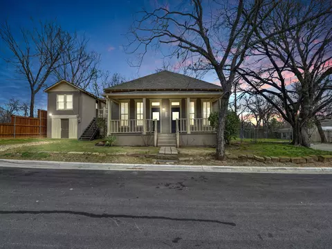 602 N Walnut St, Weatherford, TX 76086