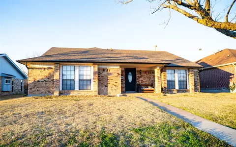 8209 Kensington Dr, Rowlett, TX 75088