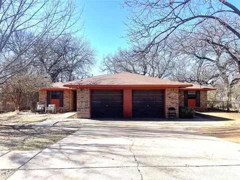 814 Plum St, Graham, TX 76450