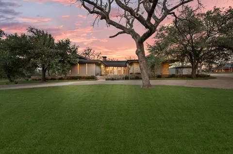 1313 Governors Dr, Corsicana, TX 75110