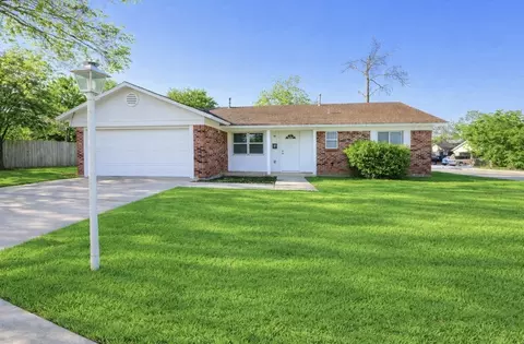 629 E Mission St, Crowley, TX 76036