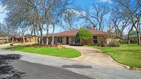2529 Nantucket Dr, Sherman, TX 75092