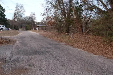 1004 Whiteside Rd, Tyler, TX 75709