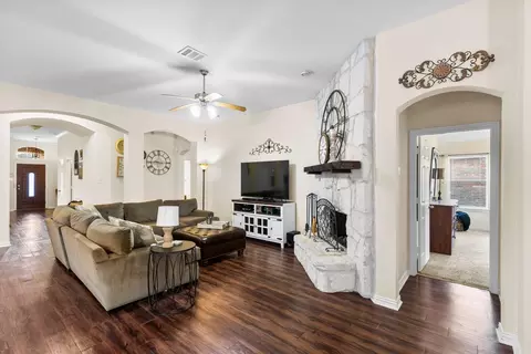 332 Highland Ridge Dr, Wylie, TX 75098