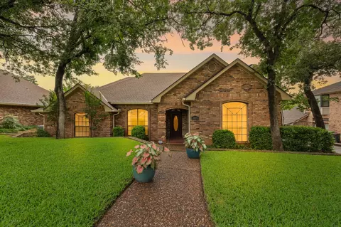 3121 Oakdale Dr, Hurst, TX 76054