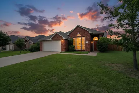 3033 Blue Jay Ln, Midlothian, TX 76065