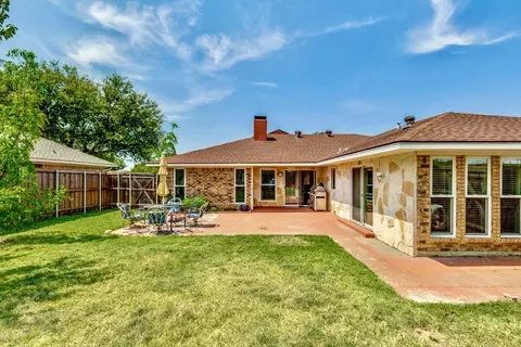 2204 Brighton Ln, Plano, TX 75075