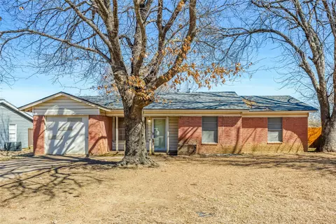 409 Hillcrest St, Mansfield, TX 76063