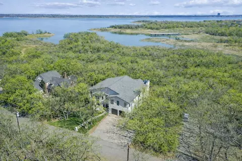 2966 Peninsula Dr, Grapevine, TX 76051