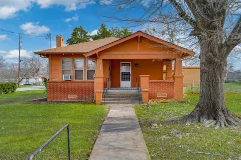 1101 S Locust St, Clarksville, TX 75426
