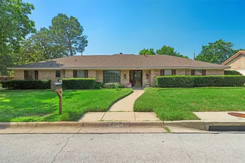 1600 Delta Dr, Arlington, TX 76012
