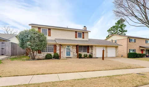 1916 Chattanooga Dr, Bedford, TX 76022