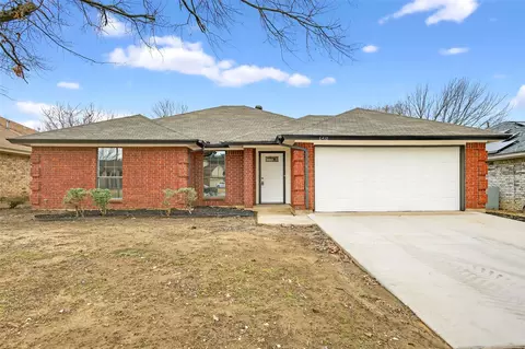 6410 Running Creek Dr, Arlington, TX 76001