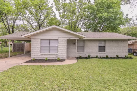 203 E 11th St, Kaufman, TX 75142