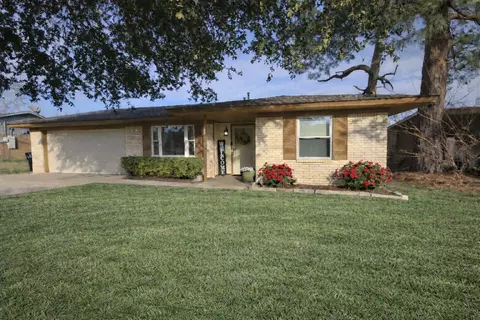 218 Jenny Ln, Denison, TX 75020