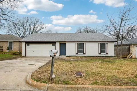 832 Cross Timbers Dr, Fort Worth, TX 76108