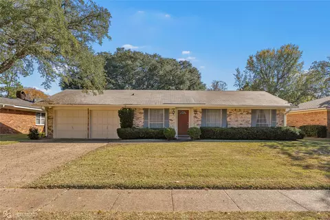 7325 Camelback Dr, Shreveport, LA 71105
