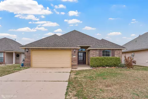 3722 Sabine Pass Dr, Bossier City, LA 71111