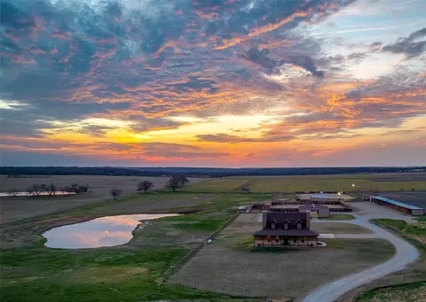 2220 Lazy Bend Rd, Millsap, TX 76066