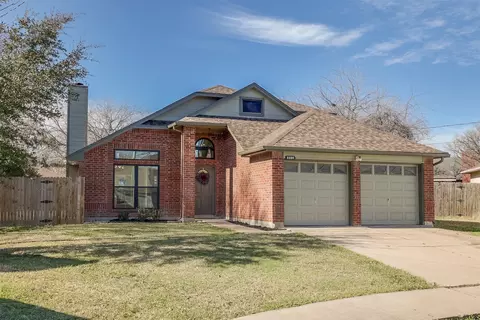 6600 W Lynn Creek Dr W, Arlington, TX 76001