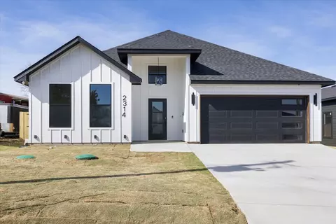2314 Forest Hill Ln, Granbury, TX 76048