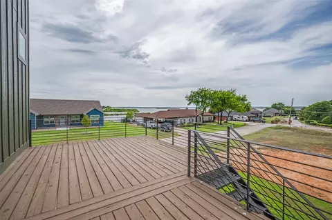 614 Twin Hills Rd, Lake Bridgeport, TX 76426