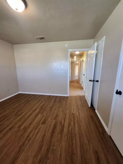 Bedroom - 607 Arbor Ln, Lancaster, TX 75134 photo 2 of 3