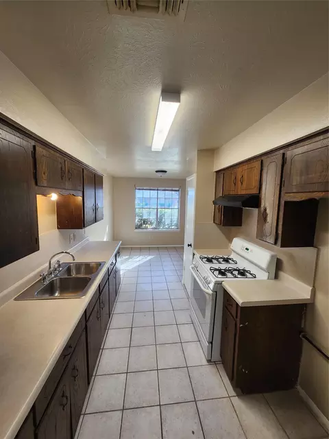 Kitchen - 607 Arbor Ln, Lancaster, TX 75134 photo 1 of 4
