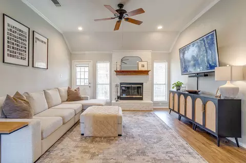 841 Park Meadow Ln, Burleson, TX 76028