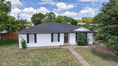 121 Hillside Ln, Desoto, TX 75115