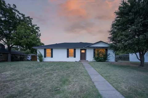 121 Hillside Ln, Desoto, TX 75115