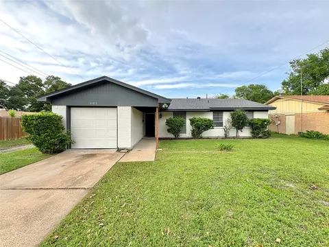 601 Carpenter Dr, Garland, TX 75040