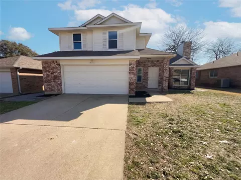 8321 Cloverglen Ln, Fort Worth, TX 76123