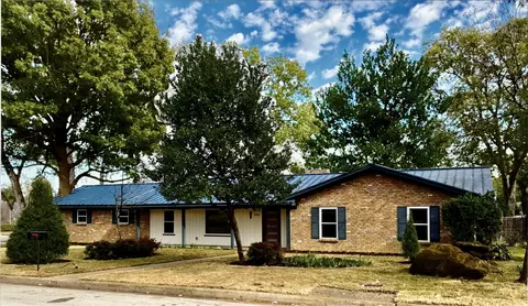 305 Bluebonnet Dr, Grapevine, TX 76051