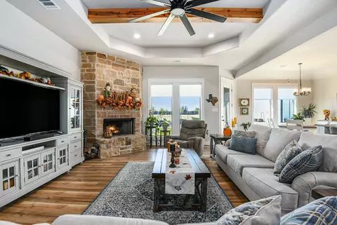 1024 Pioneer Xing, Weatherford, TX 76088