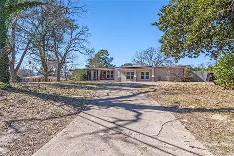 400 W Cayuga Dr, Athens, TX 75751