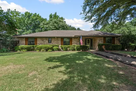 400 Meadow View Dr, Cleburne, TX 76033